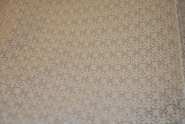 Rental store for WHITE LACE RUNNER  12 x120   Daisy Dot in Murfreesboro TN